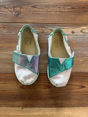 ⭐️Bundle 5 for $30 - TOMS Kids Mermaid with Iridescent Teal Slip-Ons